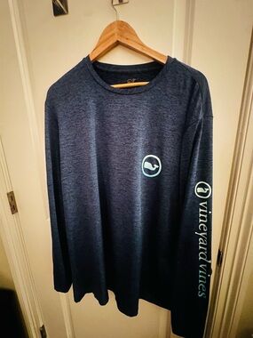 Vineyard Vines Long-Sleeve Performance sport Tee in Navy with Light Blue Logo